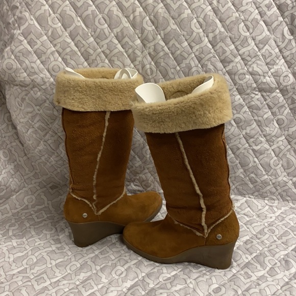 Ugg Sandra Boots. Size 9 - Picture 6 of 11